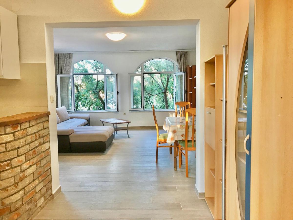 Apartmani Ružica Zastražišće Exteriér fotografie