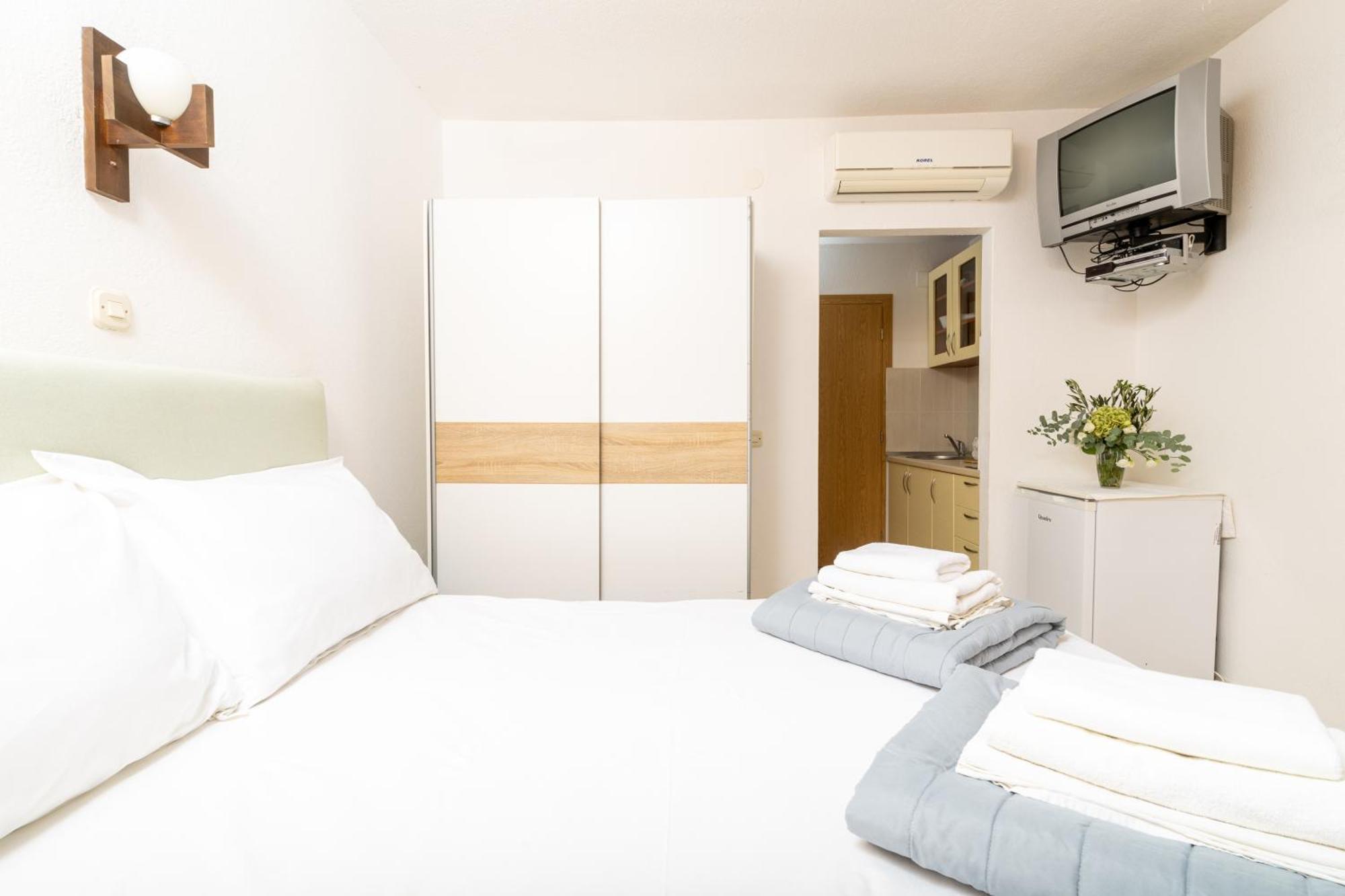 Apartmani Ružica Zastražišće Exteriér fotografie