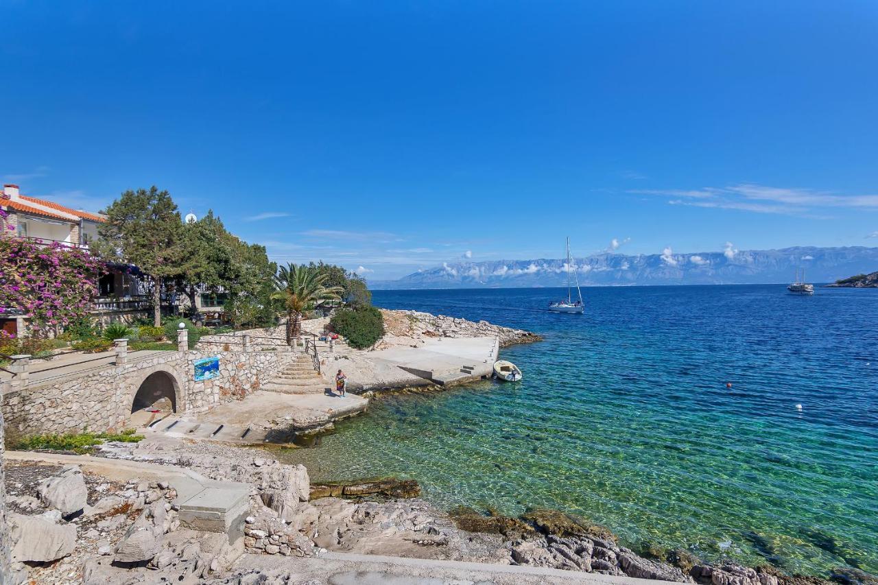 Apartmani Ružica Zastražišće Exteriér fotografie