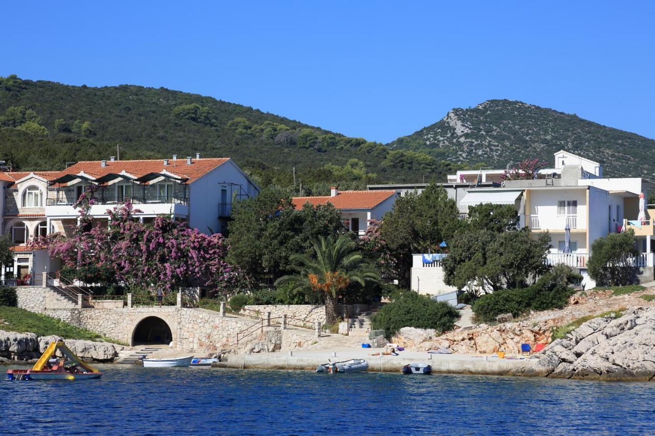 Apartmani Ružica Zastražišće Exteriér fotografie
